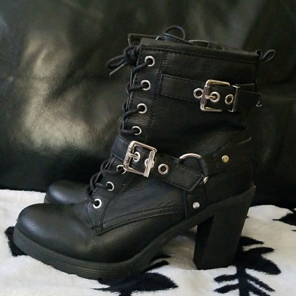 Guess boots